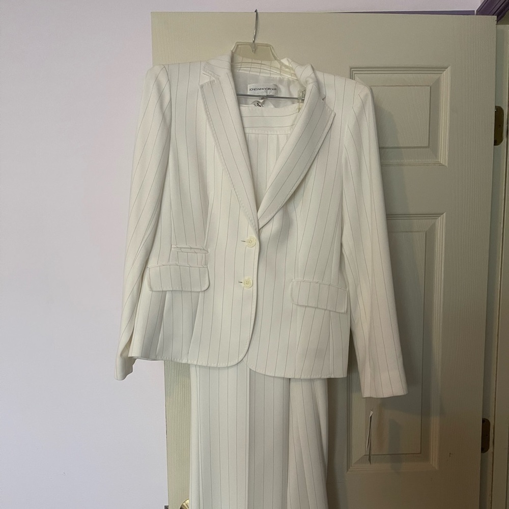 Women’s Pants Suit